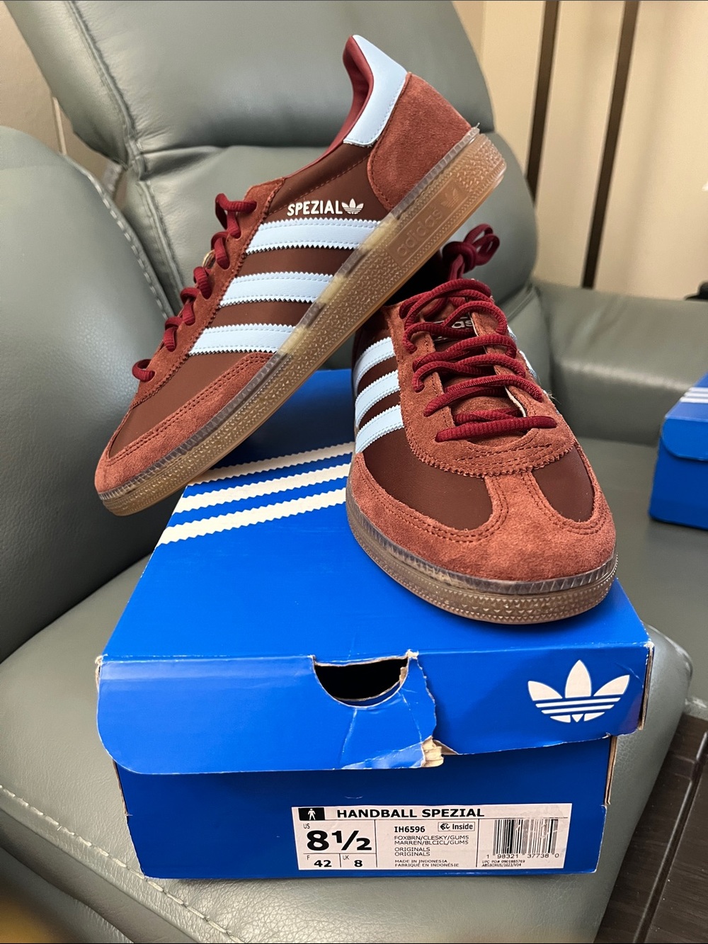 adidas Spezial Men’s Sneakers in Burgundy and baby blue